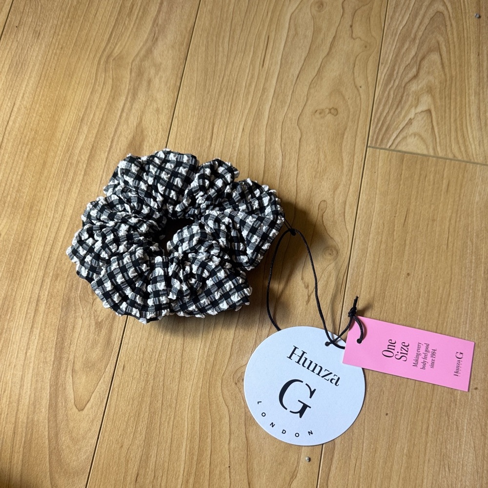 Hunza G Black and White Scrunchie